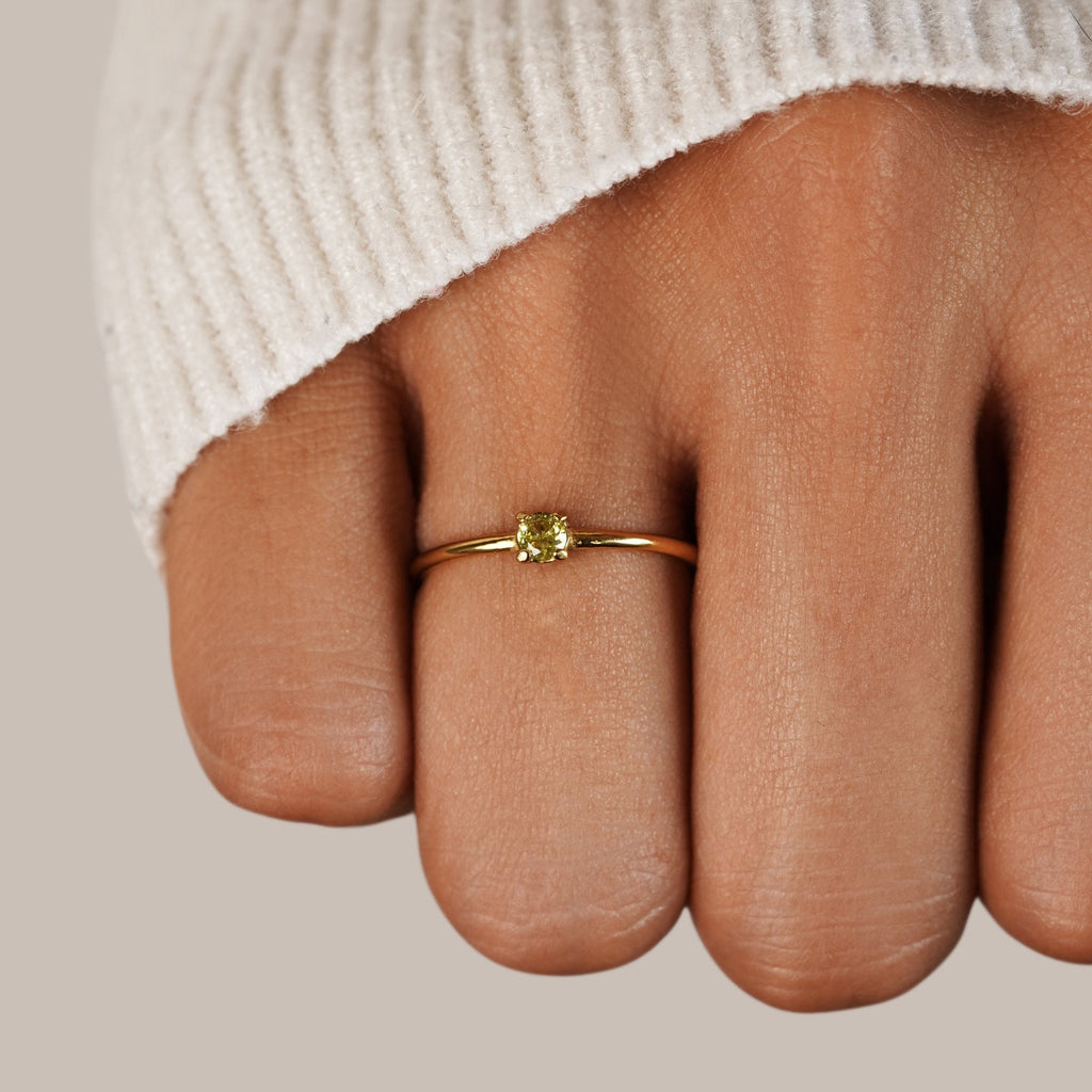 Anillos de oro de 18 quilates con piedra de nacimiento - vittoria stile