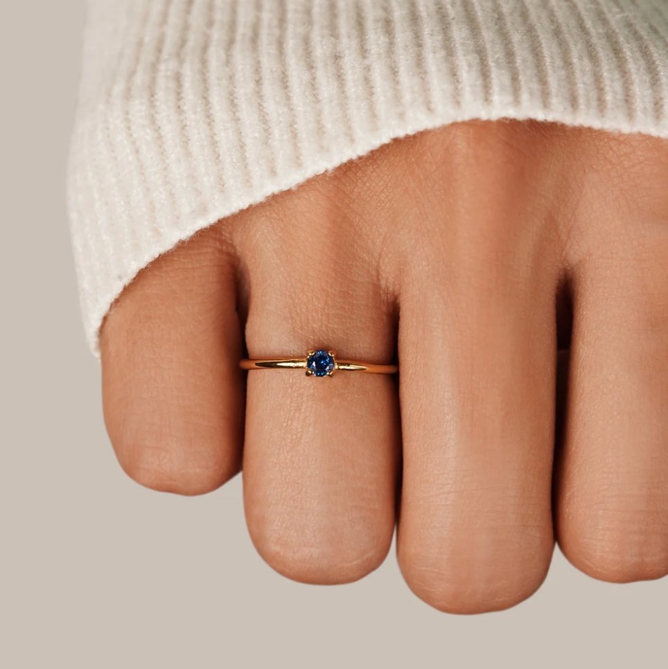 Anillos de oro de 18 quilates con piedra de nacimiento - vittoria stile