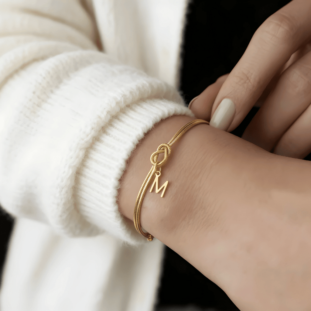Pulsera Nudo con Letra - vittoria stile