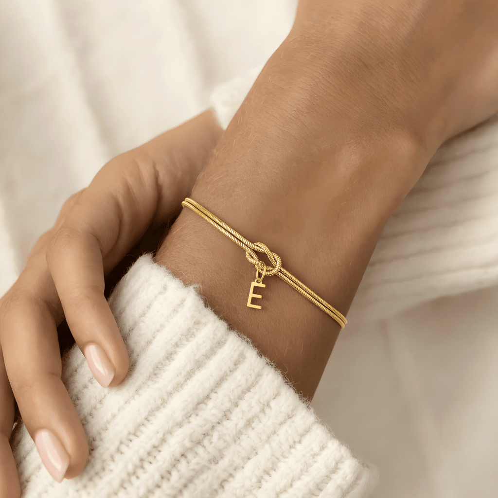 Pulsera Nudo con Letra - vittoria stile