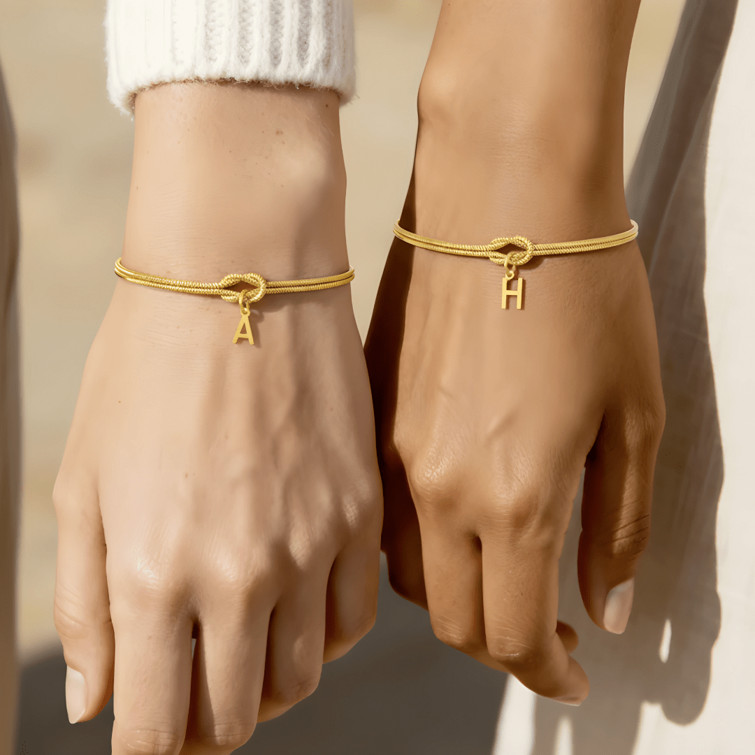 Pulsera Nudo con Letra - vittoria stile