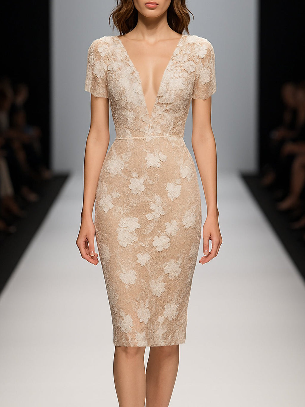 Vestido Bodycon de Encaje Beige Claro – Escote en V - vittoria stile