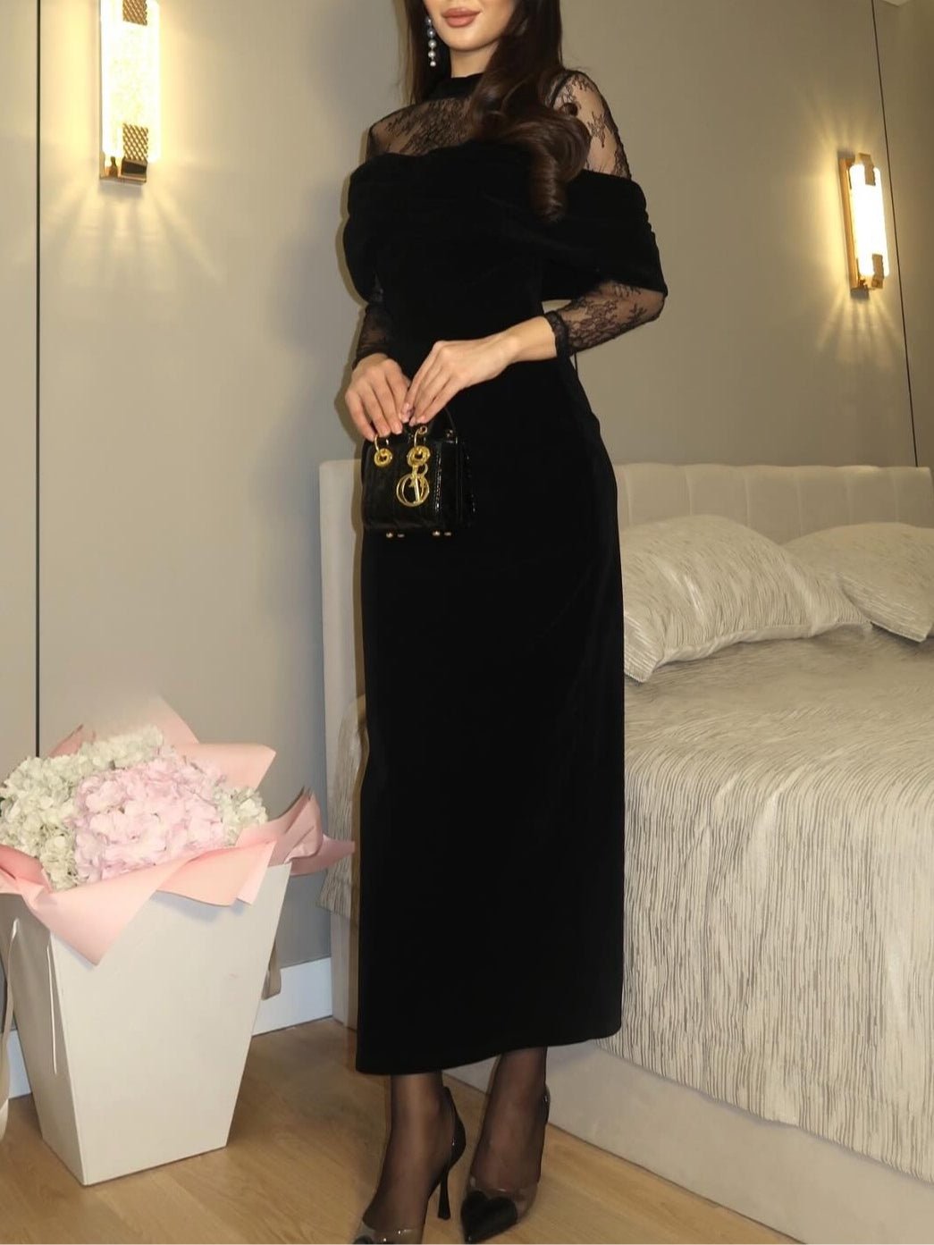 Vestido maxi entallado de terciopelo negro con ribete de encaje - vittoria stile